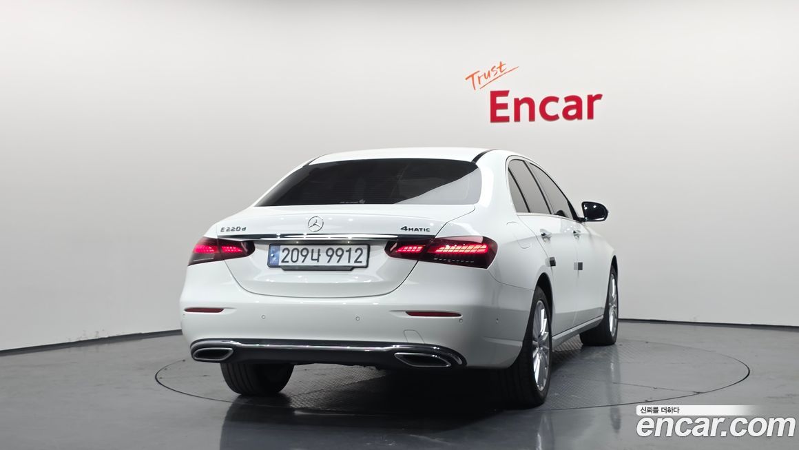 Mercedes-Benz E-Class 2022