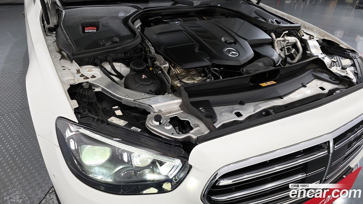 Mercedes-Benz E-Class 2022