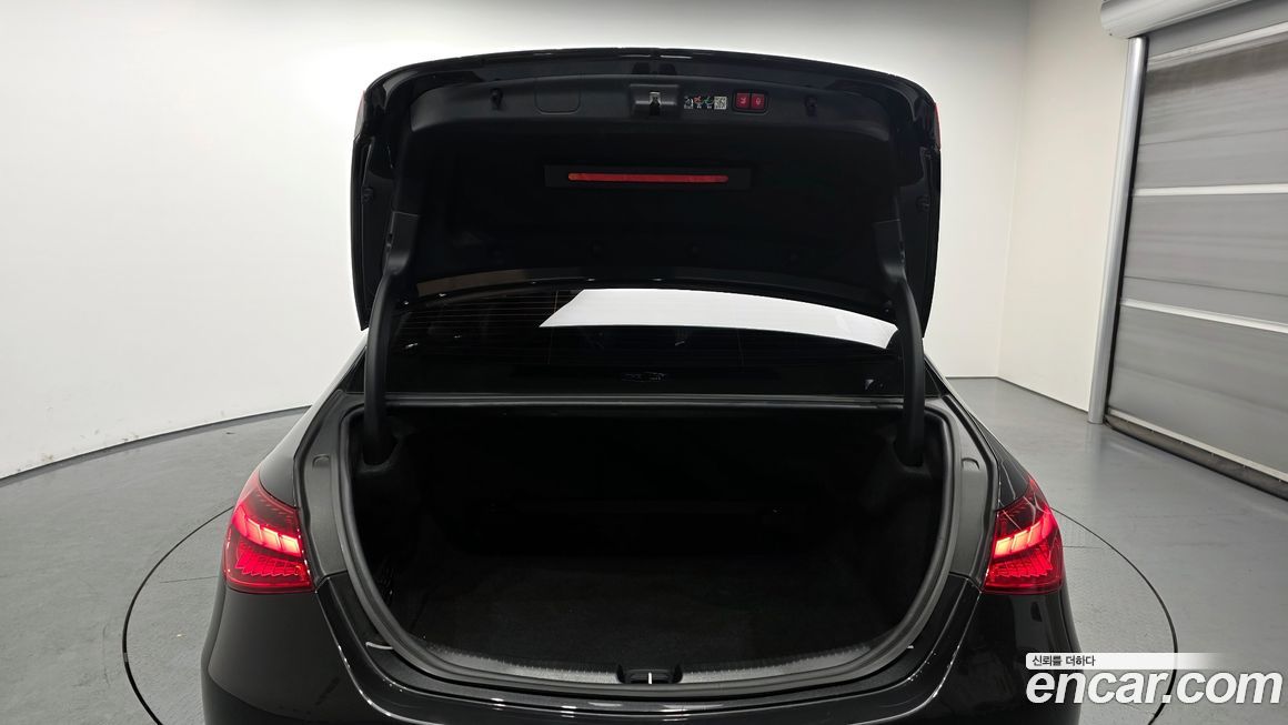 Mercedes-Benz C-Class 2024