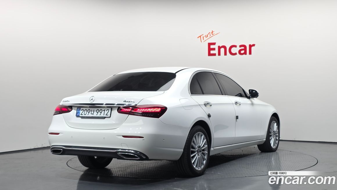 Mercedes-Benz E-Class 2022