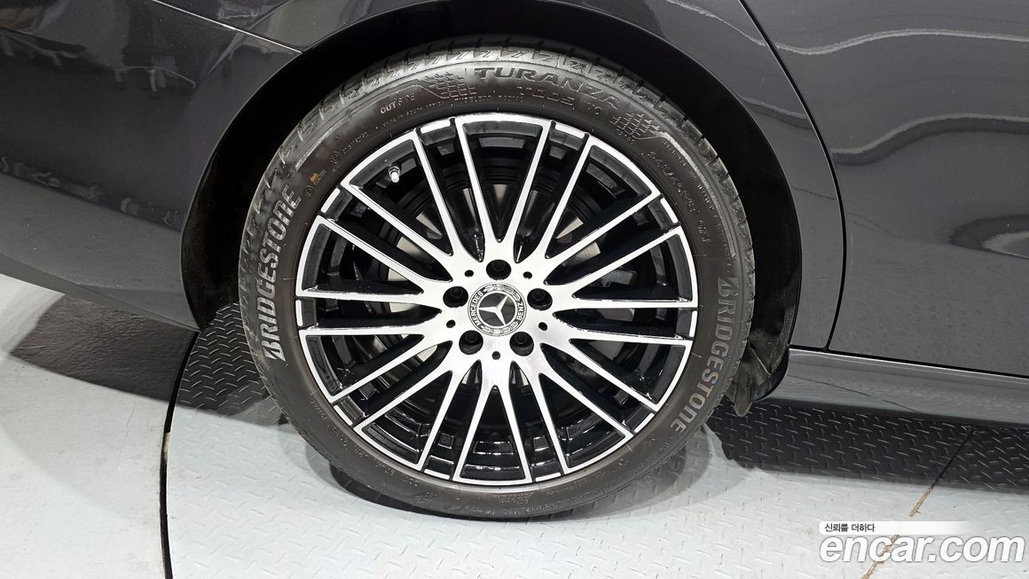 Mercedes-Benz C-Class 2024