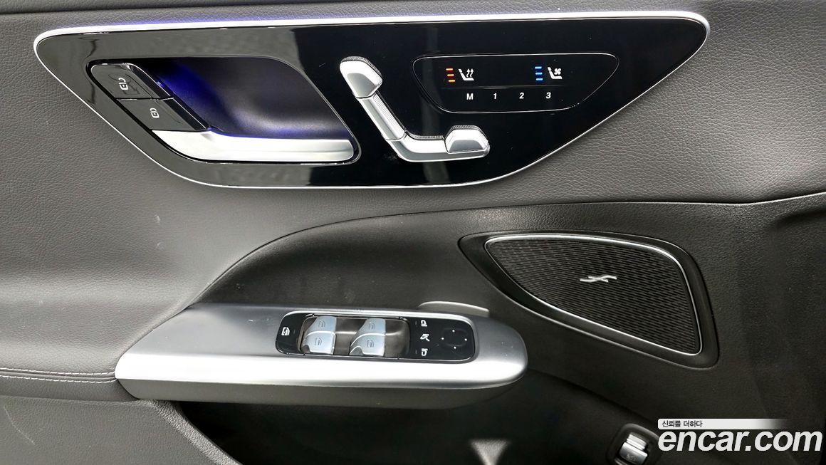 Mercedes-Benz C-Class 2024