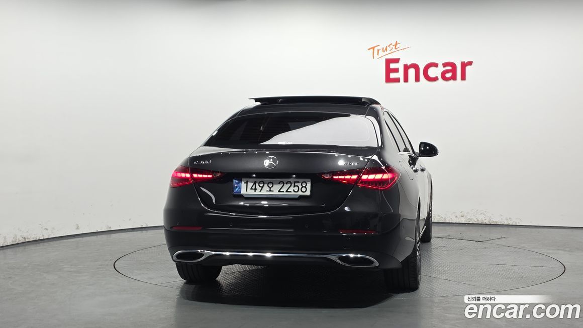 Mercedes-Benz C-Class 2024