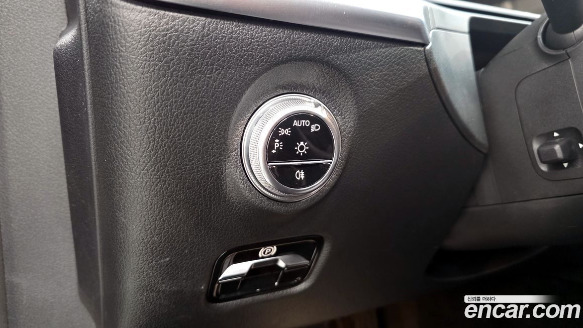 Mercedes-Benz C-Class 2024