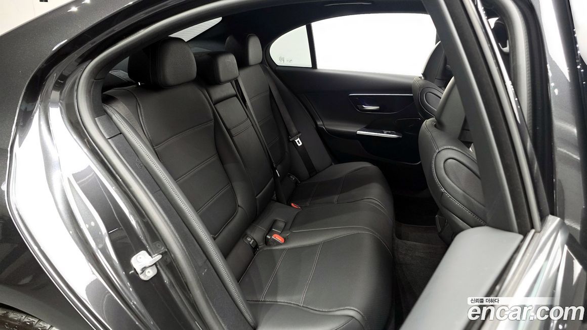 Mercedes-Benz C-Class 2024