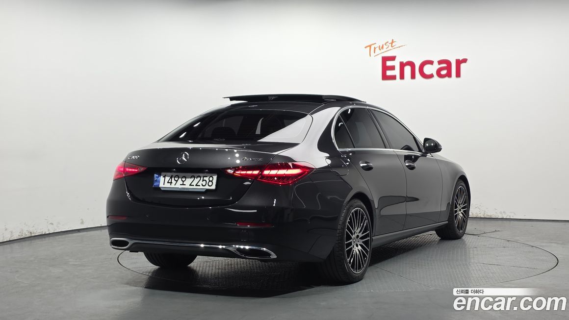 Mercedes-Benz C-Class 2024