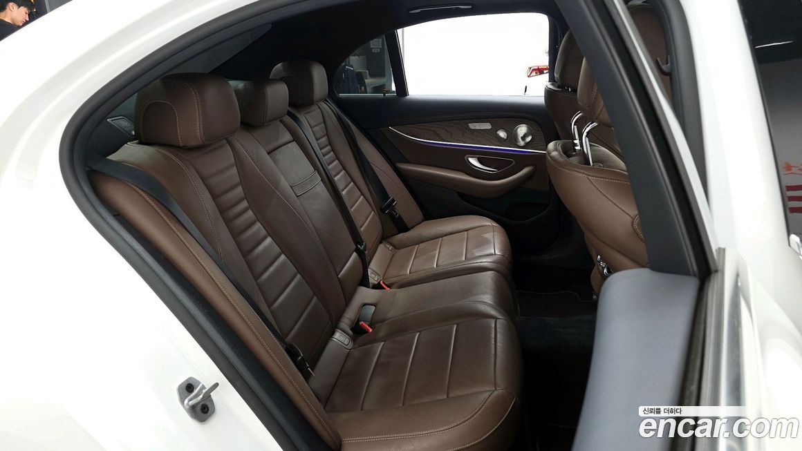 Mercedes-Benz E-Class 2022