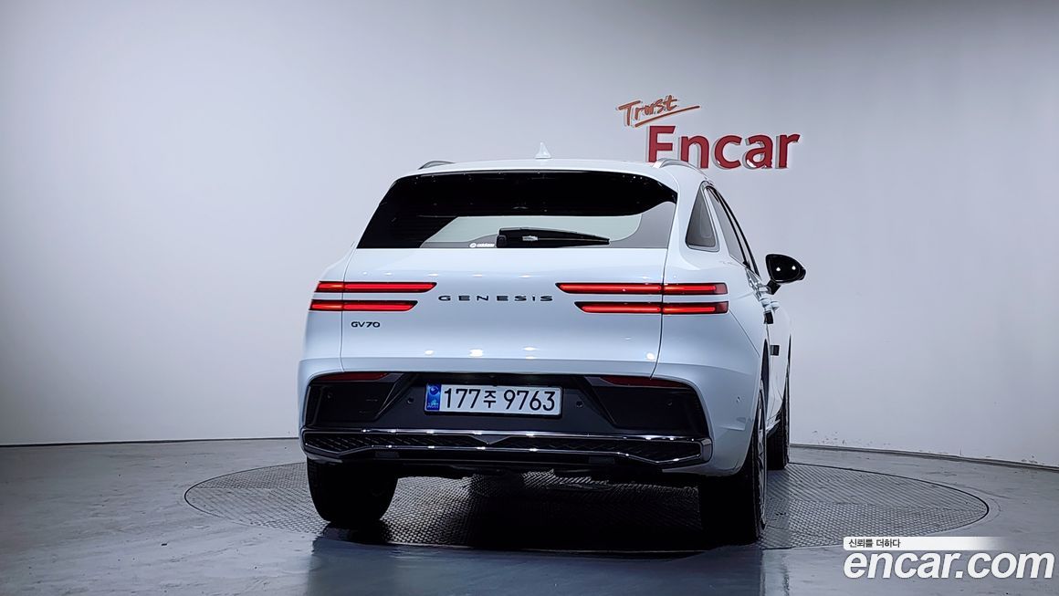 Genesis GV70 2025