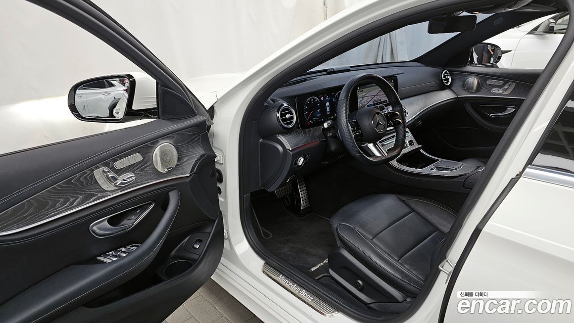 Mercedes-Benz E-Class 2022