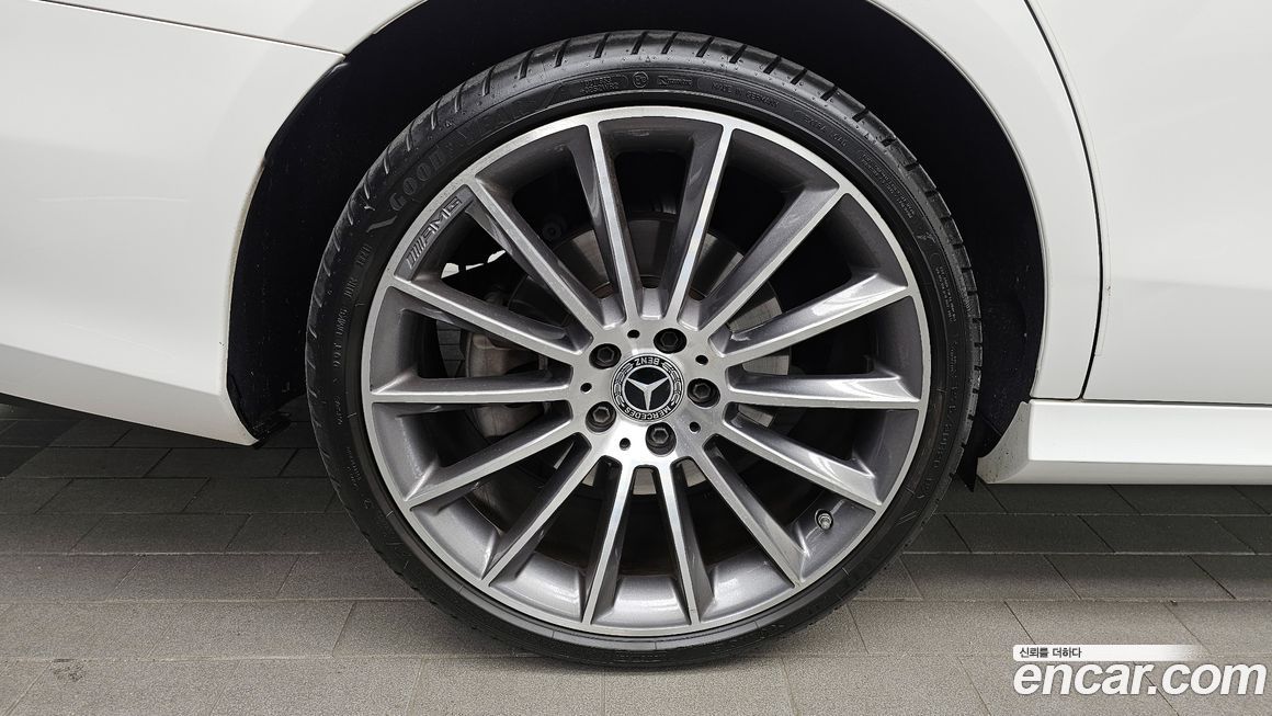 Mercedes-Benz E-Class 2022