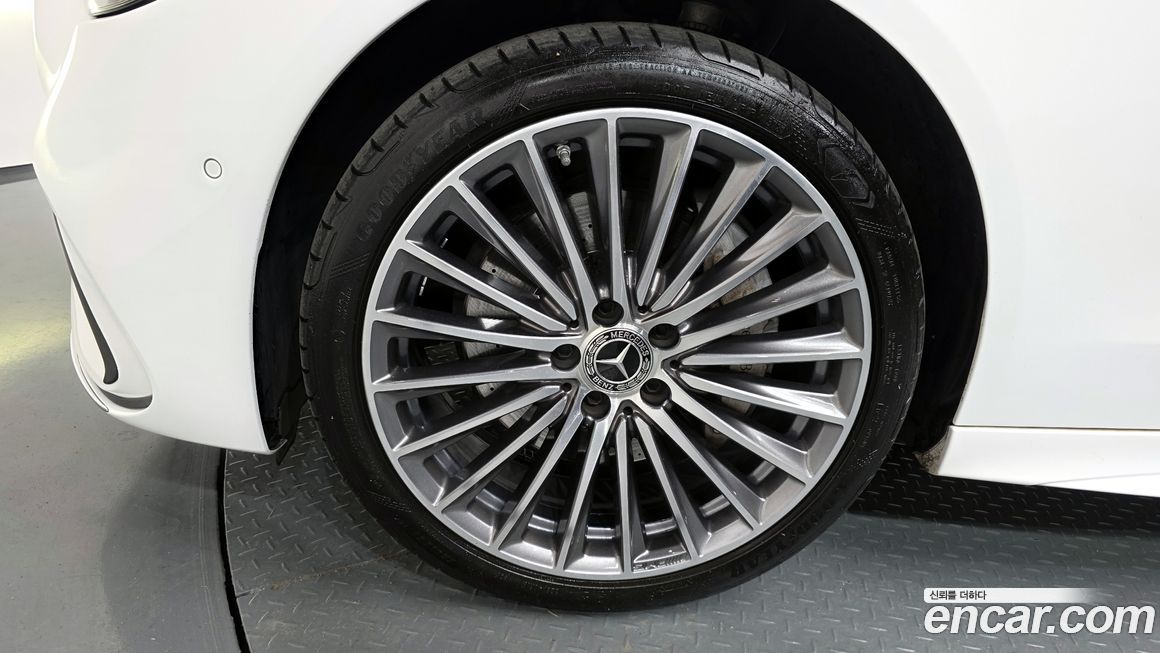 Mercedes-Benz C-Class 2022