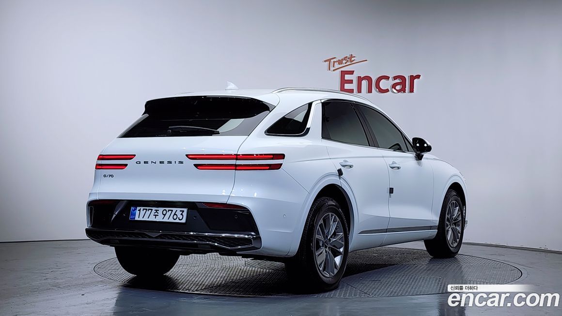 Genesis GV70 2025