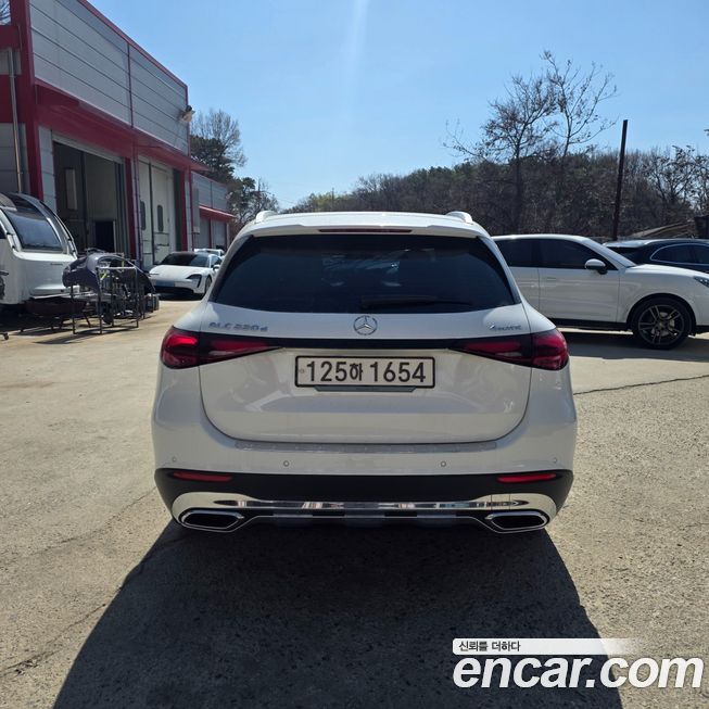 Mercedes-Benz GLC-Class 2023