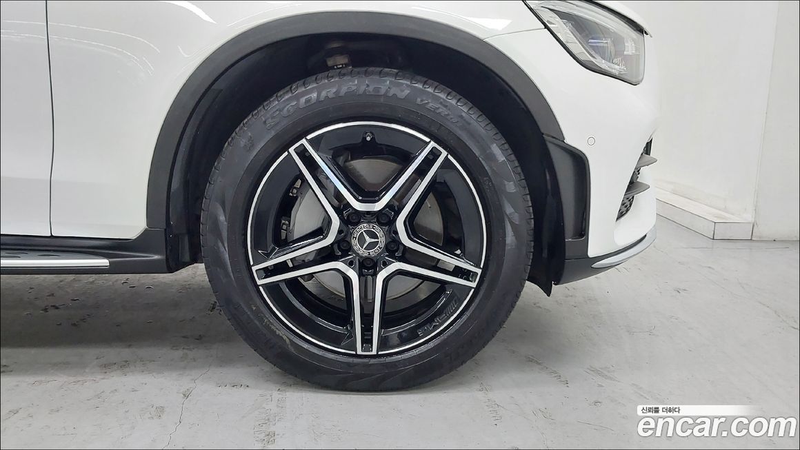 Mercedes-Benz GLC-Class 2023