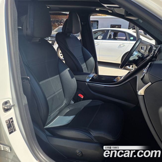 Mercedes-Benz GLC-Class 2023