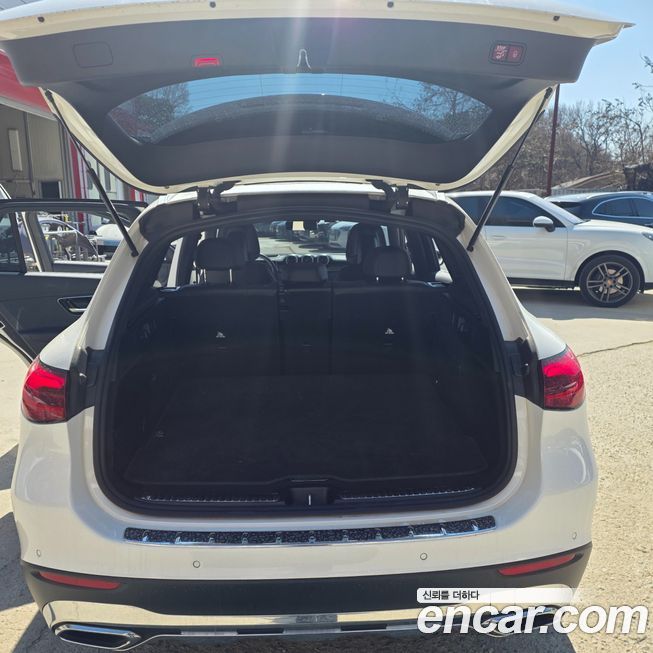 Mercedes-Benz GLC-Class 2023