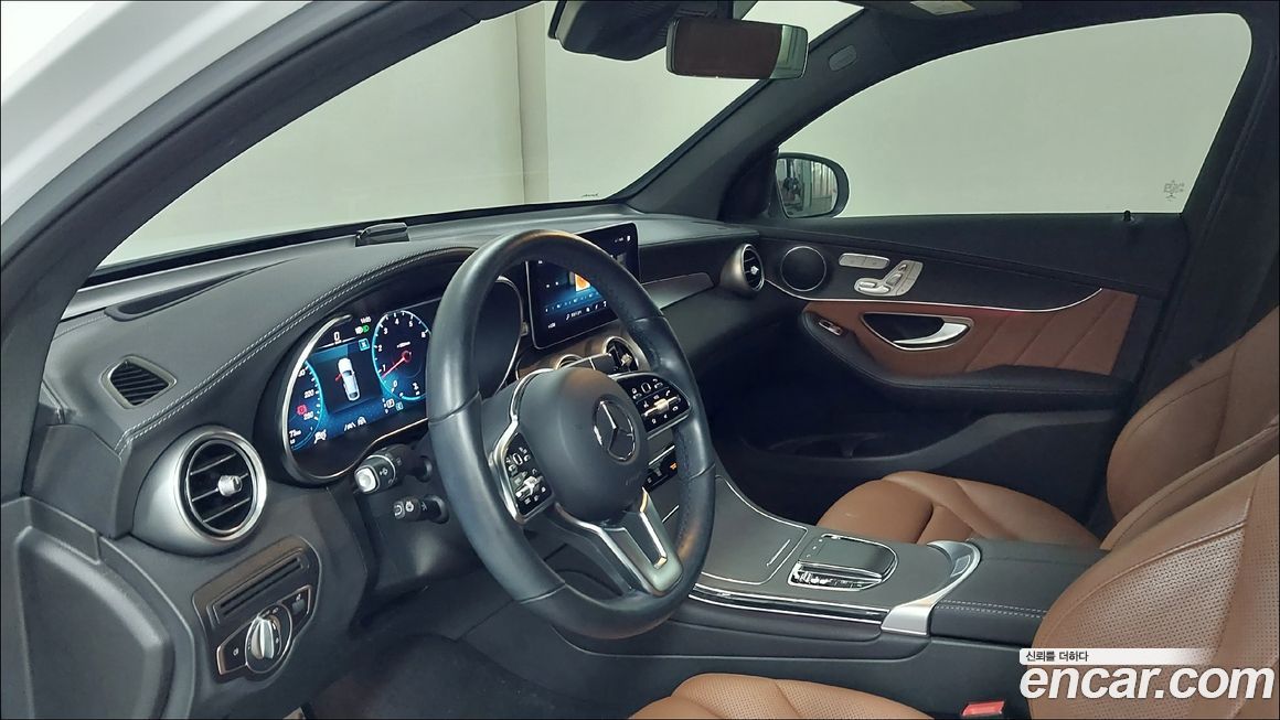 Mercedes-Benz GLC-Class 2023