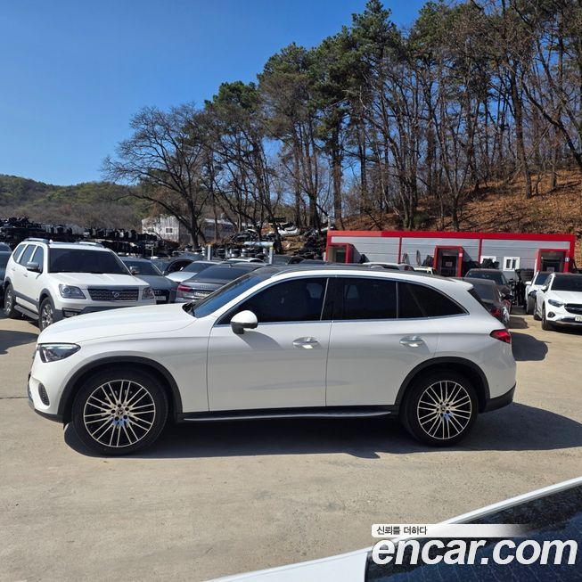 Mercedes-Benz GLC-Class 2023