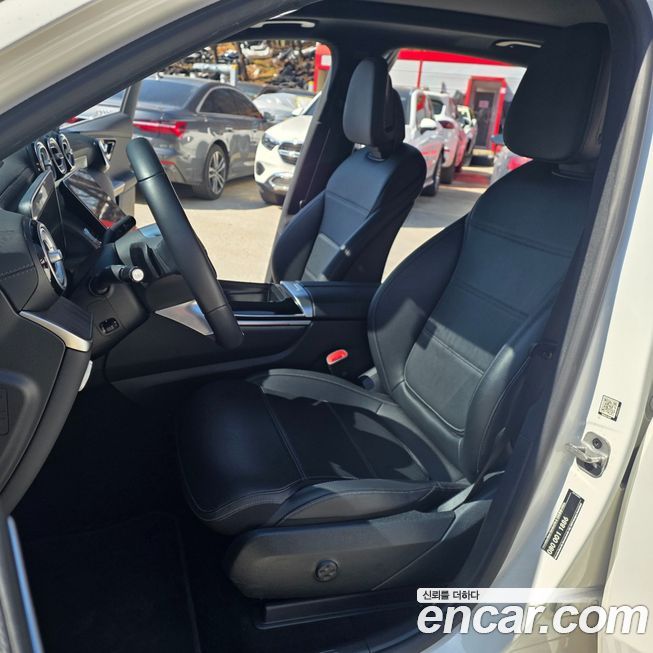 Mercedes-Benz GLC-Class 2023