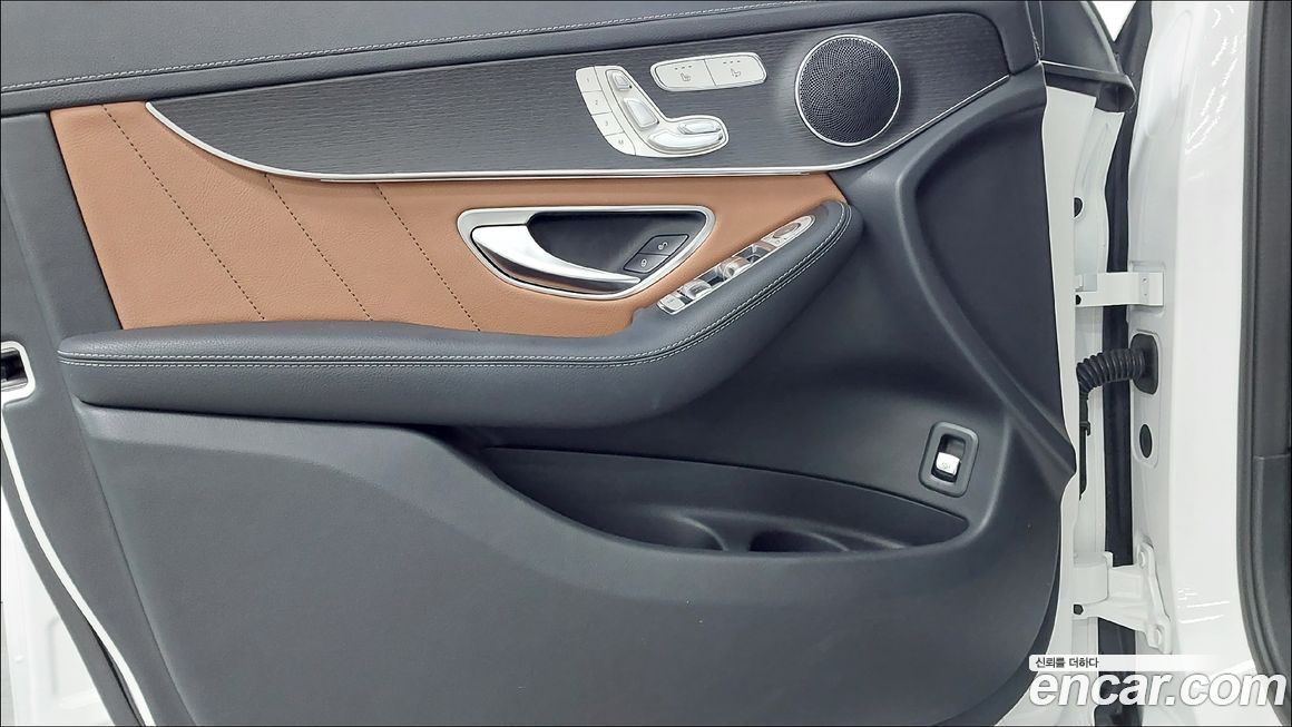 Mercedes-Benz GLC-Class 2023