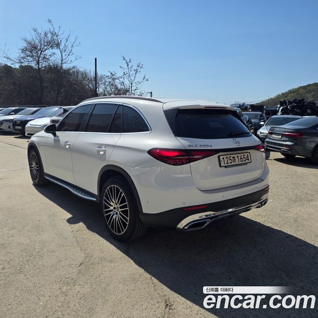 Mercedes-Benz GLC-Class 2023