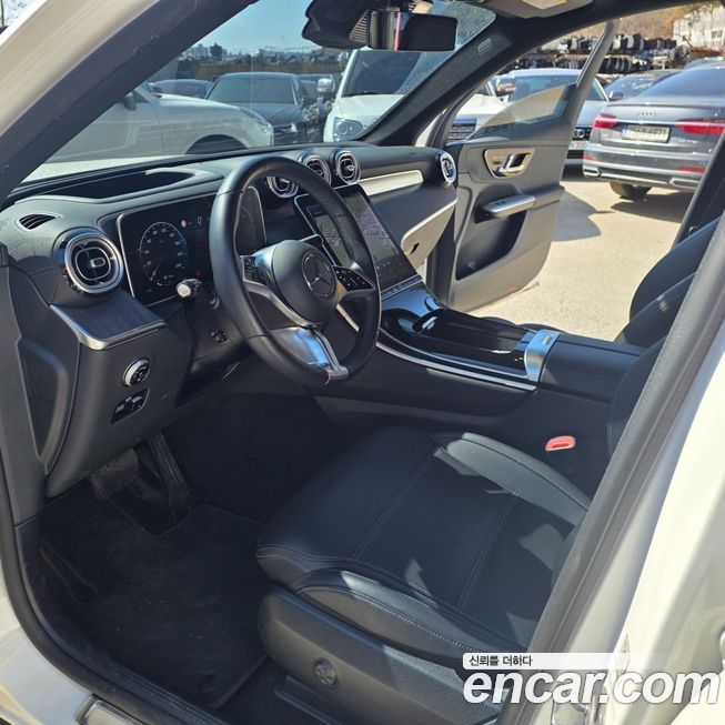 Mercedes-Benz GLC-Class 2023