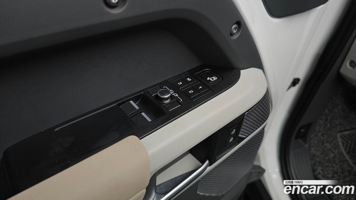 Land Rover Defender 2022