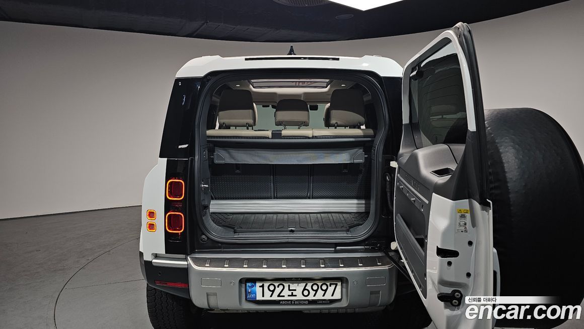Land Rover Defender 2022