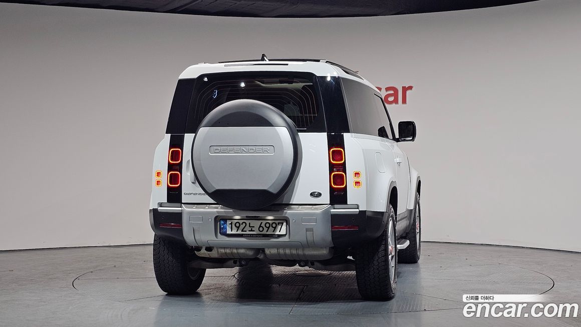 Land Rover Defender 2022