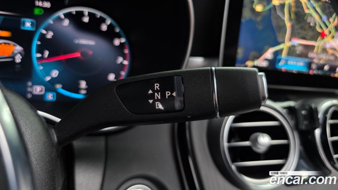 Mercedes-Benz GLC-Class 2023