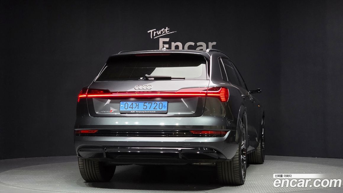 Audi e-tron 2023