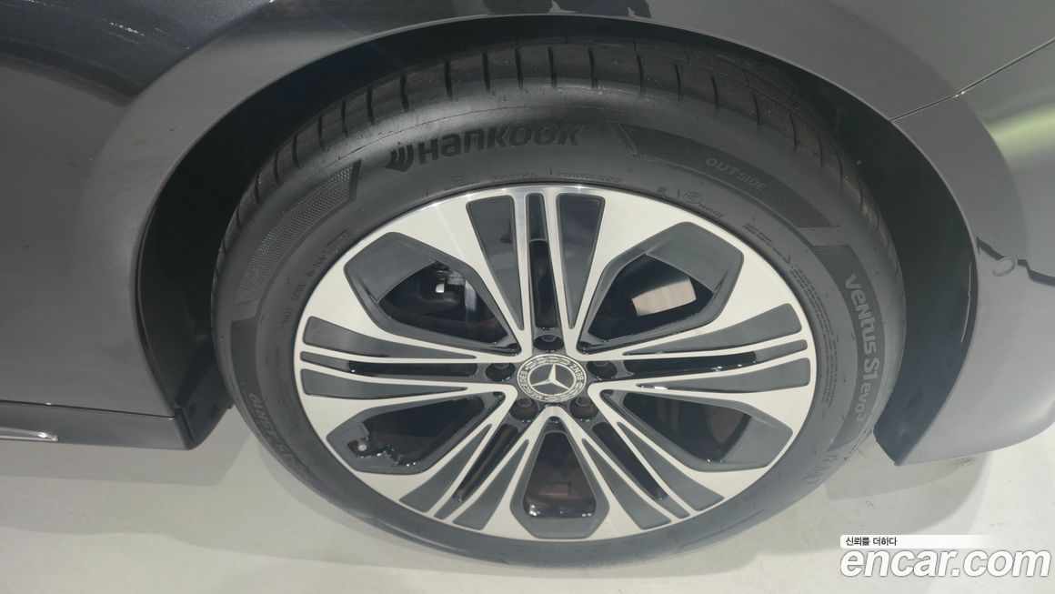 Mercedes-Benz E-Class 2024