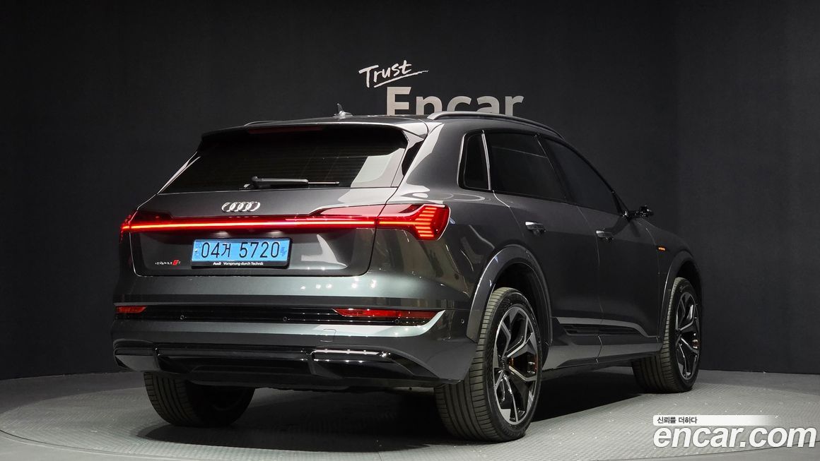 Audi e-tron 2023