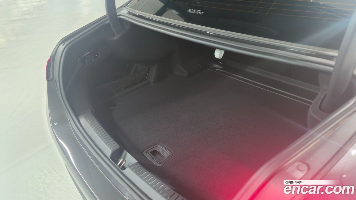 Mercedes-Benz E-Class 2024