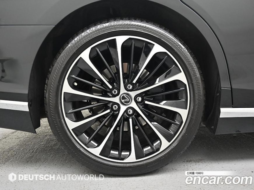Lexus LS 2021