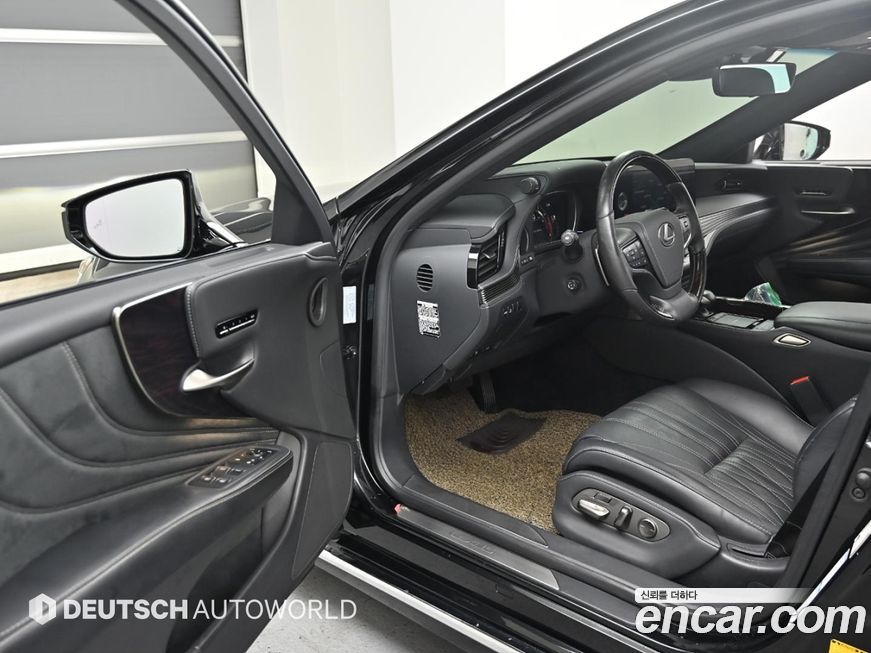 Lexus LS 2021