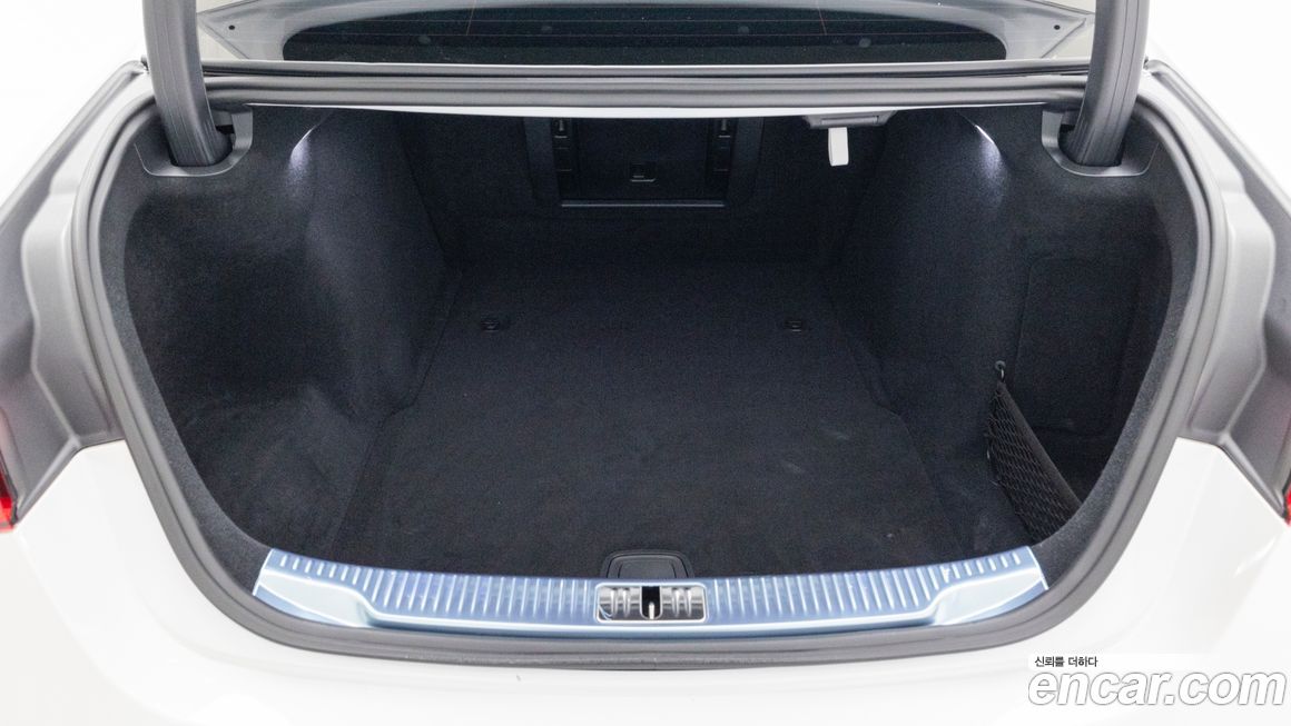 Mercedes-Benz S-Class 2025