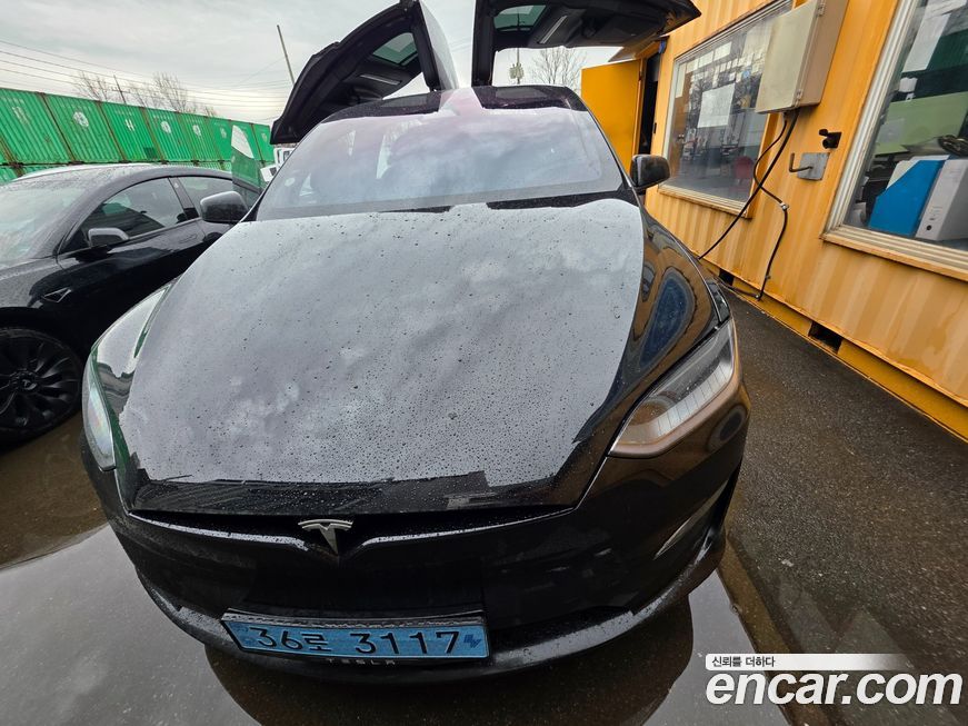 Tesla Model X 2023