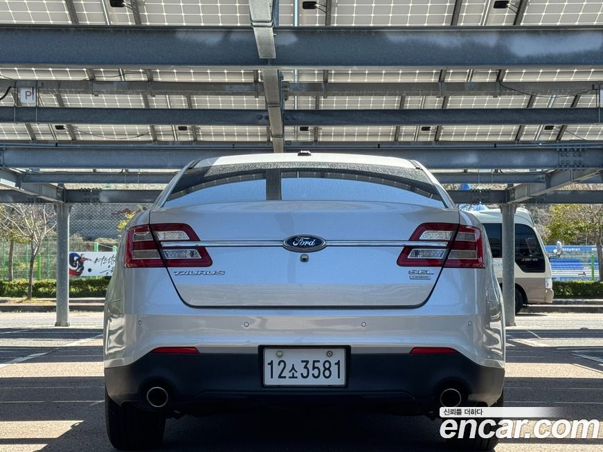 Ford Taurus 2013