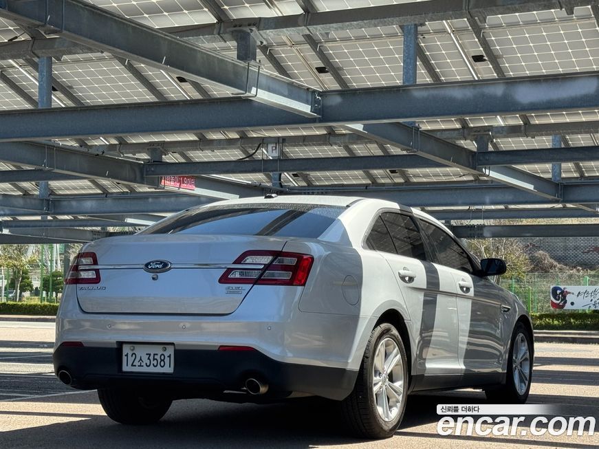 Ford Taurus 2013