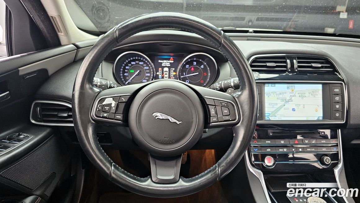 Jaguar XE 2016