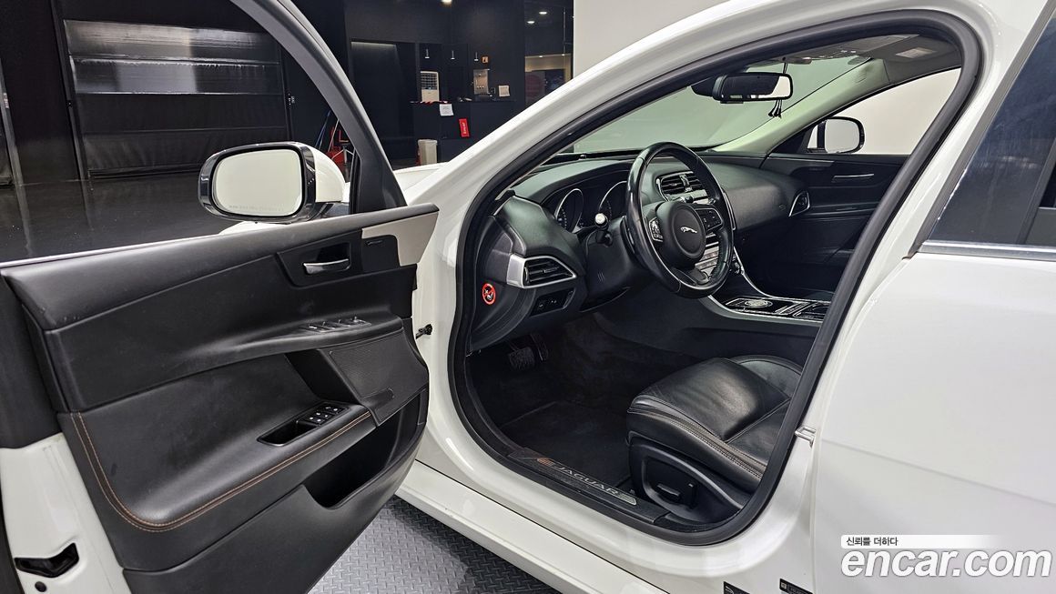 Jaguar XE 2016