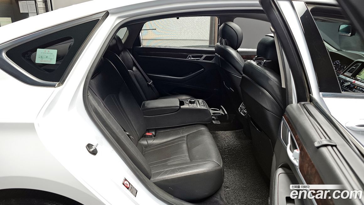 Hyundai Genesis 2016