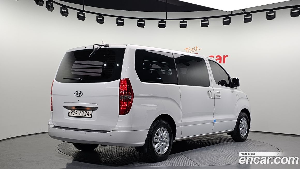 Hyundai Starex 2021