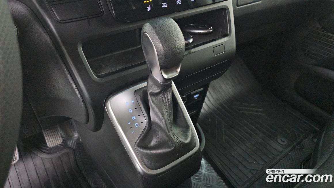 Hyundai Staria 2025
