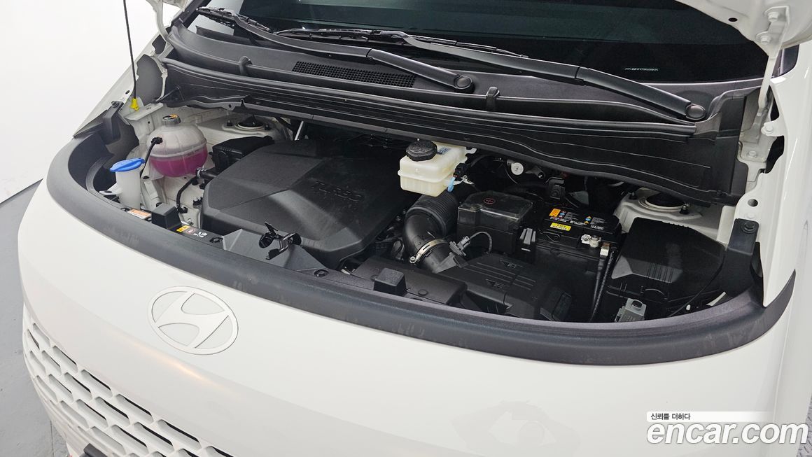 Hyundai Staria 2025