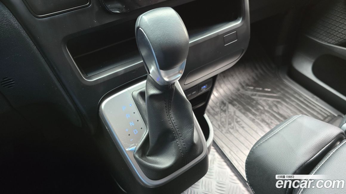 Hyundai Staria 2025