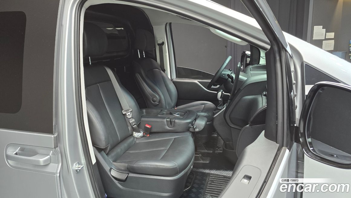Hyundai Staria 2025