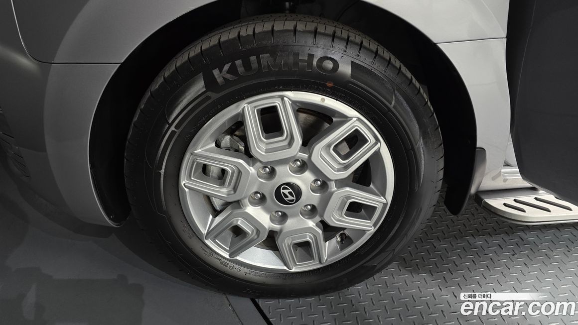 Hyundai Staria 2025