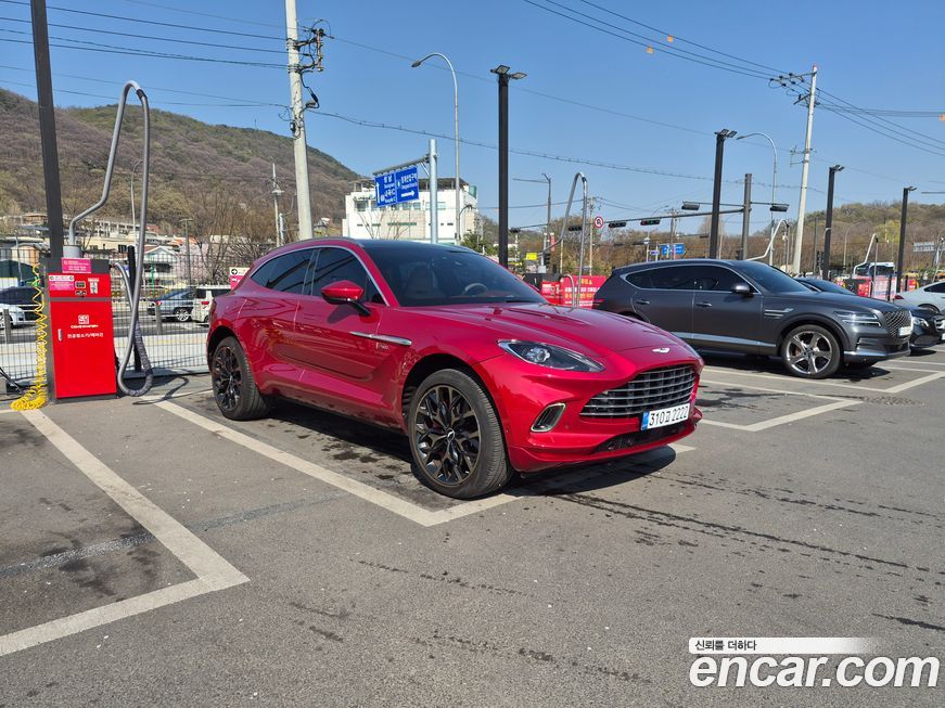 Astonmartin DBX 2021